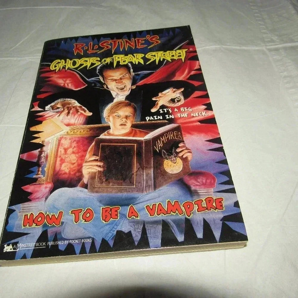 R.L. Stine Ghosts of Fear Street Series: HOW TO BE A VAMPIRE (#13) - Picture 1 of 4